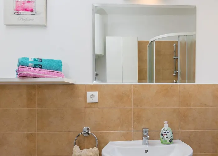 Vukovic * Ποντστράνα