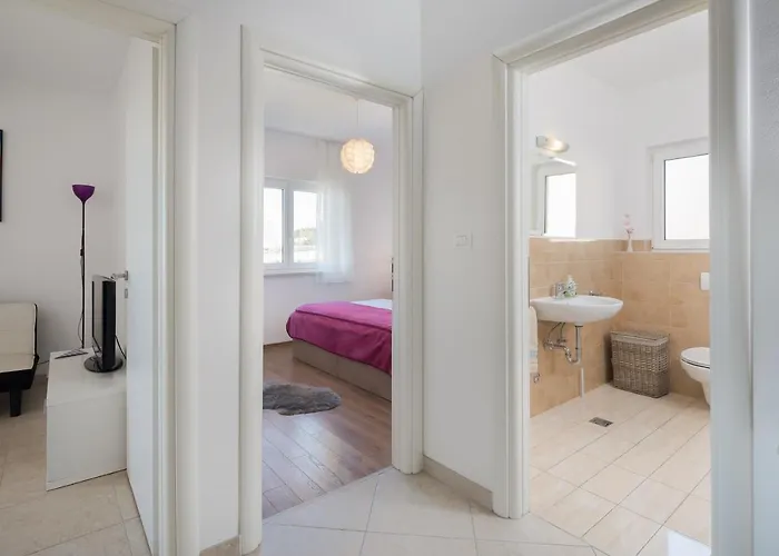 Vukovic * Ποντστράνα